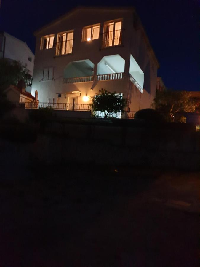 Apartments Zdenka Vinišće Exterior foto