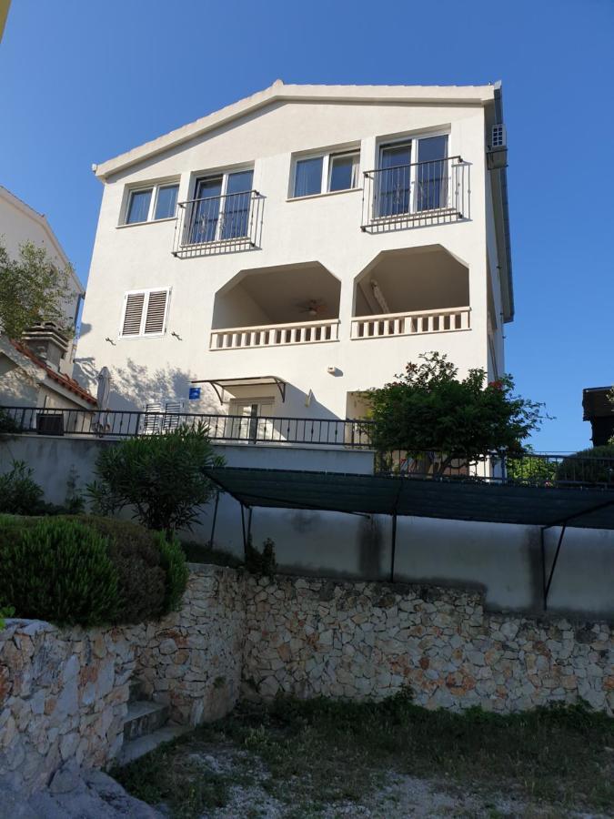 Apartments Zdenka Vinišće Exterior foto