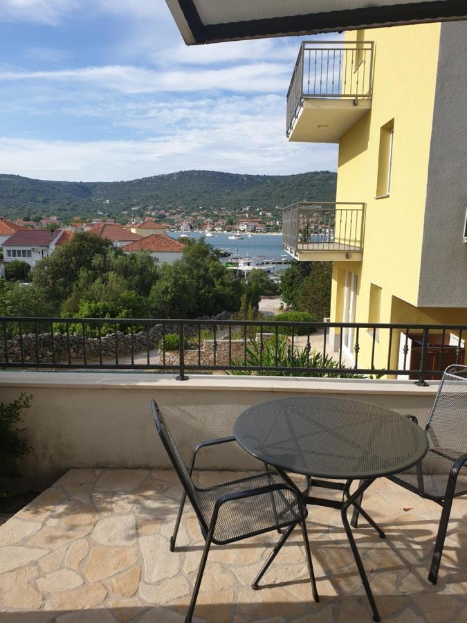 Apartments Zdenka Vinišće Exterior foto