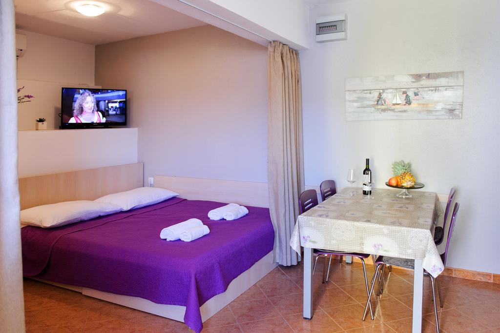 Apartments Zdenka Vinišće Zimmer foto